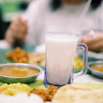 ミキサーを使わず 簡単本格ラッシーを作ろう。