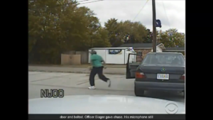 白人警官が無防備の黒人を後ろから8発も発砲・・・嘘はお互い様