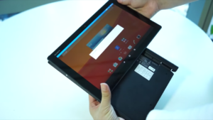 Xperia Z4 Tablet専用キーボードBKB50をNFC接続する動画をSony香港が公開