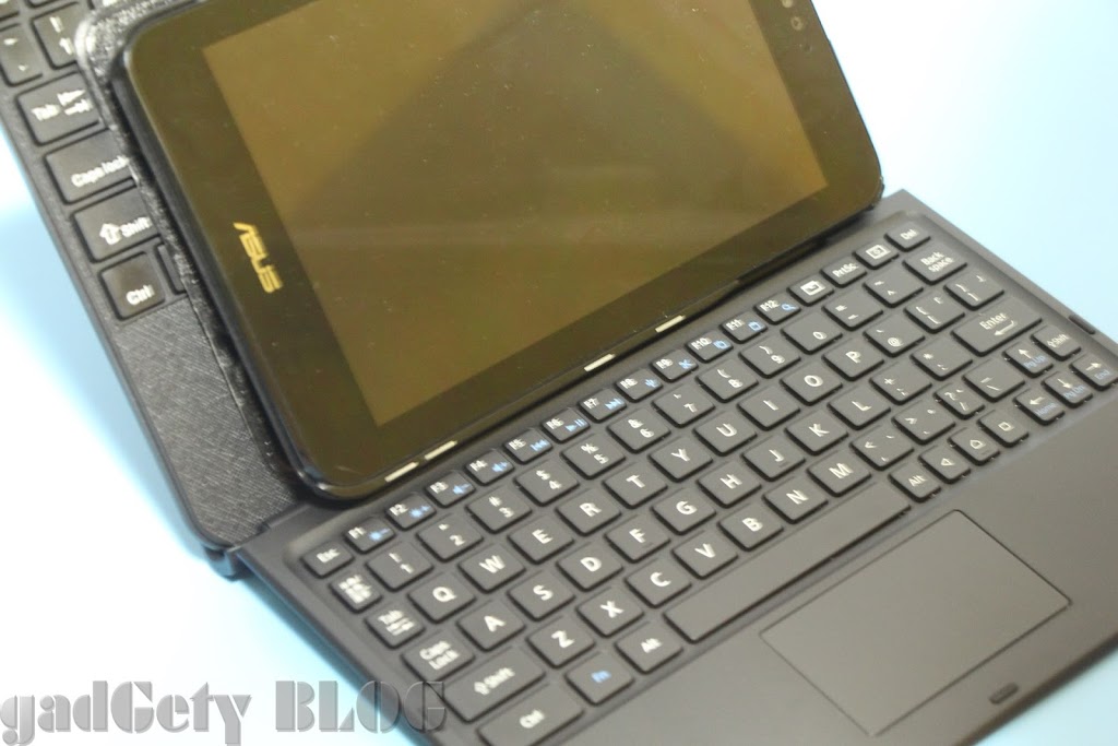 Sony Z4 Tablet専用キーボードBKB50をIBK-13との比較